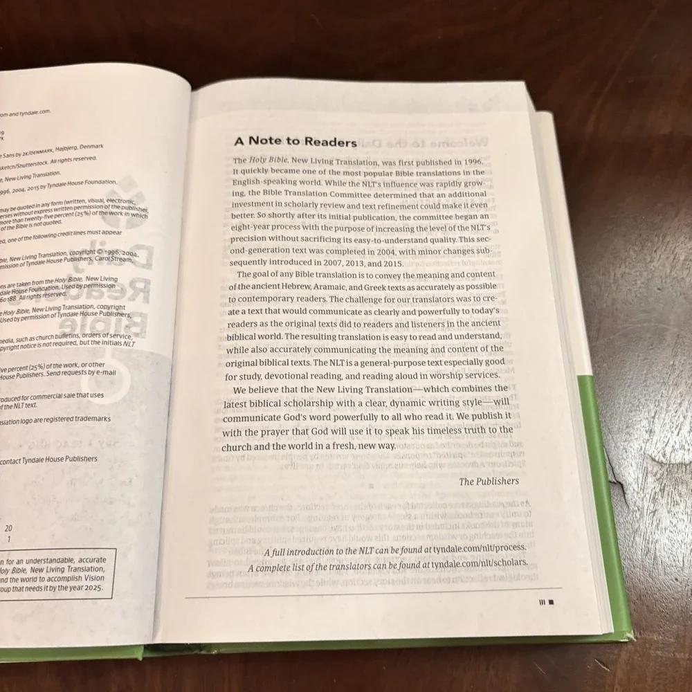 Daily‎ Reader's Bible NLT New Living Translation 365 Readings Tyndale HC 2015